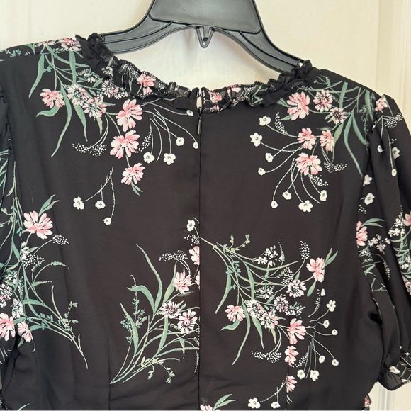 FRANCESCA’S ROMPER. MI AMI FLORAL RUFFLED SHORT ROMPER. LINED. EXCELLENT COND. - Picture 10 of 14